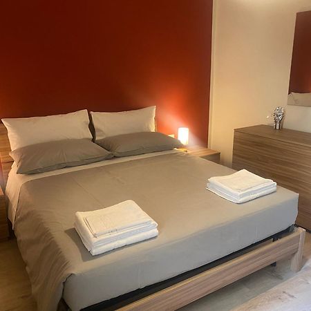 Appartamento Anna - Comfort E Stile In Centro Storico Imola Esterno foto